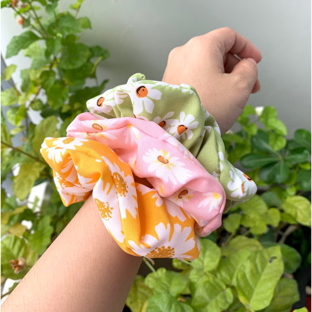 Cột tóc scrunchies lụa hoa cúc