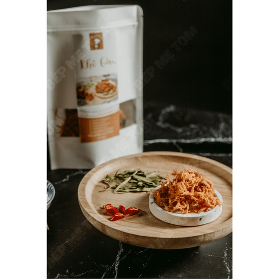 Đồ Ăn Vặt Khô Gà Lá Chanh 300g Bếp Mẹ Tom | BigBuy360 - bigbuy360.vn