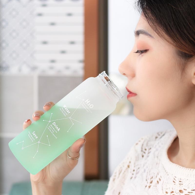 Bình đựng nước thủy tinh mờ cao cấp, bình nước detox có quai xách tiện lợi