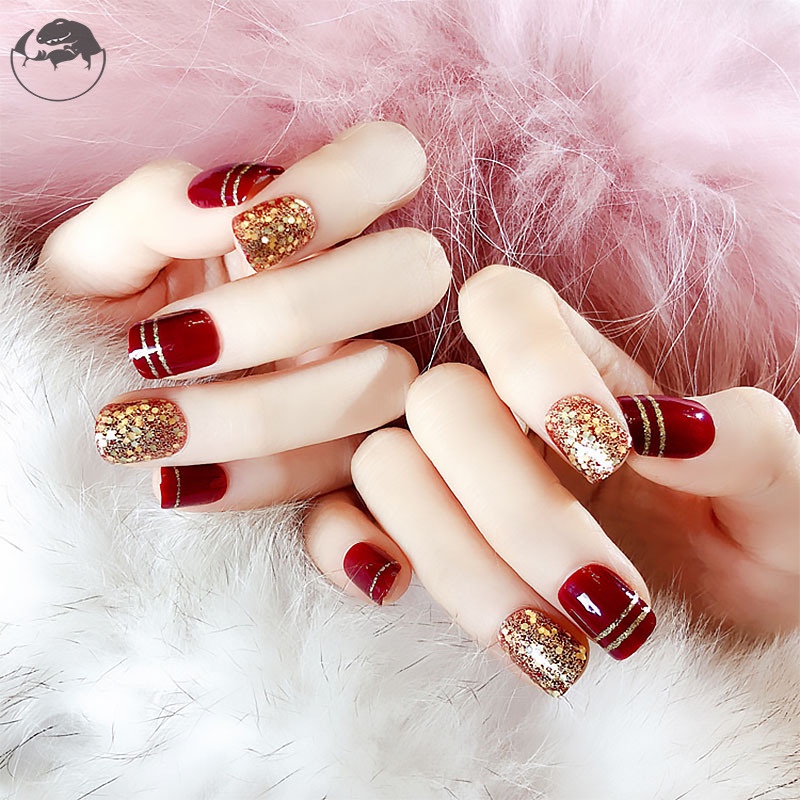 Bộ 24 móng tay giả ngắn màu rượu vang đỏ đính kim tuyến lấp lánh