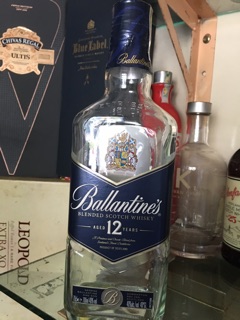 vỏ chai rượu Ballantines 12