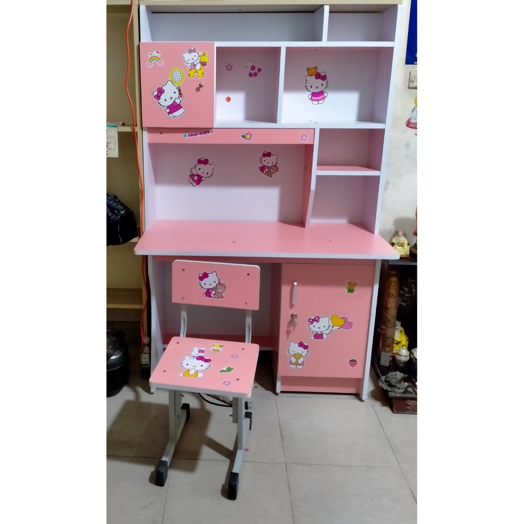 Bộ bàn học cho bé có kèm giá sách và ghế