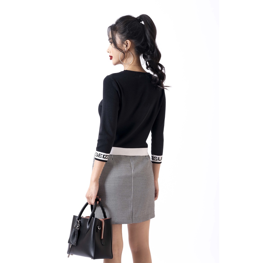 Chân váy dạ FIONA, Chân váy ôm họa tiết kẻ đen trắng đính cúc F250512