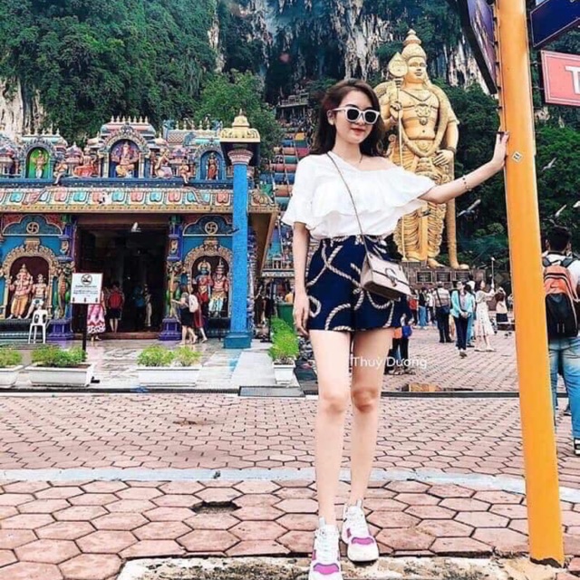 ÁO TRỄ VAI TRẮNG