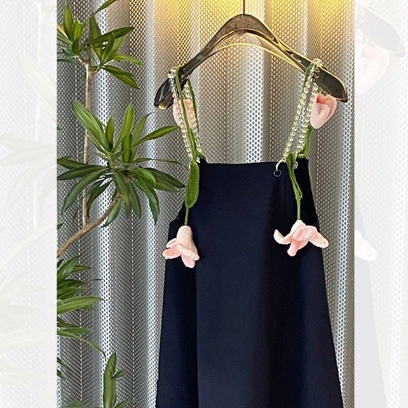 Đầm Hai Dây Dáng Rộng Họa Tiết Hoa Tulip Đính Ngọc Trai Màu Xanh Dương Phong Cách Thanh Lịch