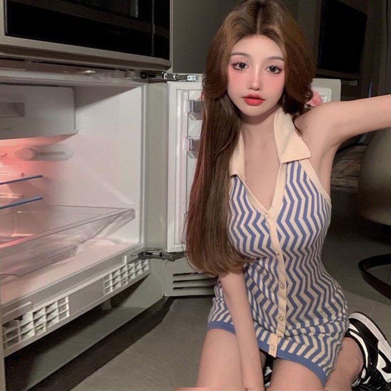 Váy body phối màu 2 dây len tăm cổ cực xinh