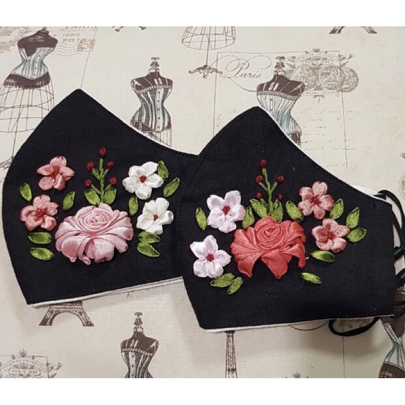 Khẩu trang thêu handmade