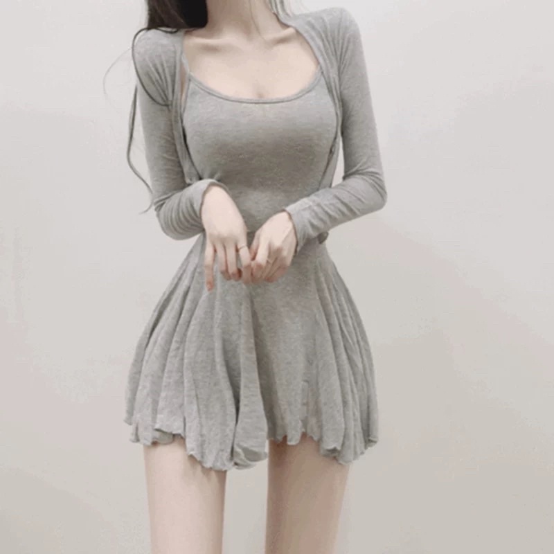 SÉT HAI MÓN ĐẦM HAI DÂY XOÈ RỘNG KÈM ÁO KHOÁC ĐỎ XINH DX1