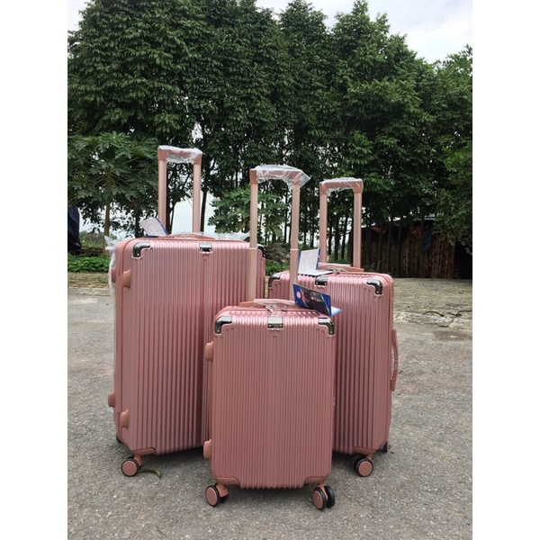 < giá rẻ vô Địch> vali nhựa sọc dọc ,bịt góc Thành Phát size 28