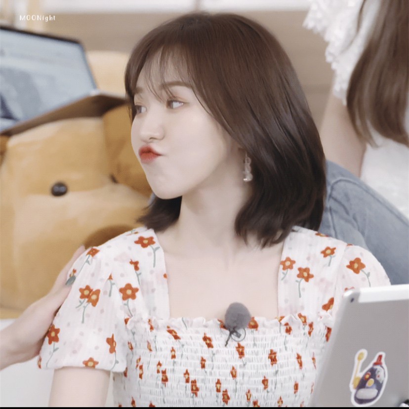 [ORDER] Áo kiểu croptop Wendy cổ vuông ngắn tay chun nhún ngực hoạ tiết hoa nhí WT003 | BigBuy360 - bigbuy360.vn