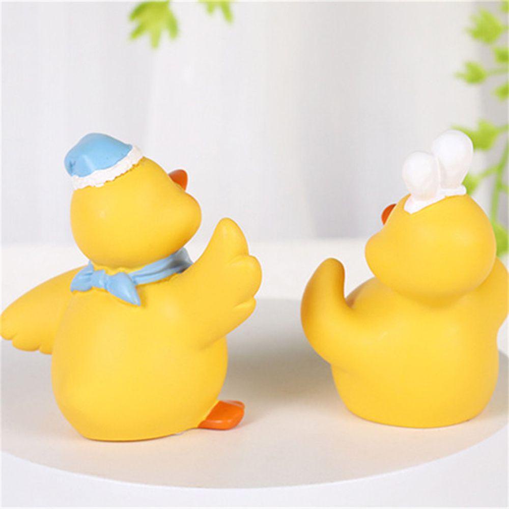 Chú Vịt Vàng Bằng Nhựa Resin Dễ Thương Dùng Trang Trí Xe Hơi