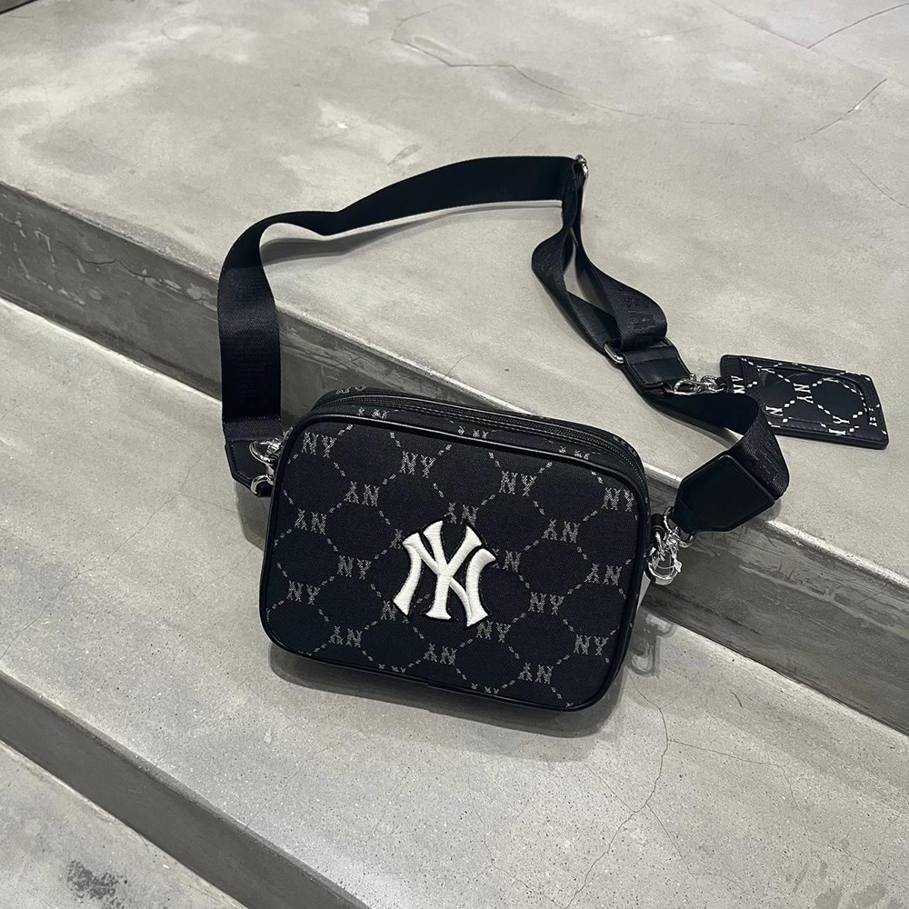 TÚI ĐEO CHÉO MLB DIAMOND MONOGRAM JQD NEW YORK YANKEES