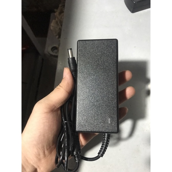 Nguồn Adapter 24V3A nhựa màu đen, kèm dây nguồn, có đèn báo trạng thái