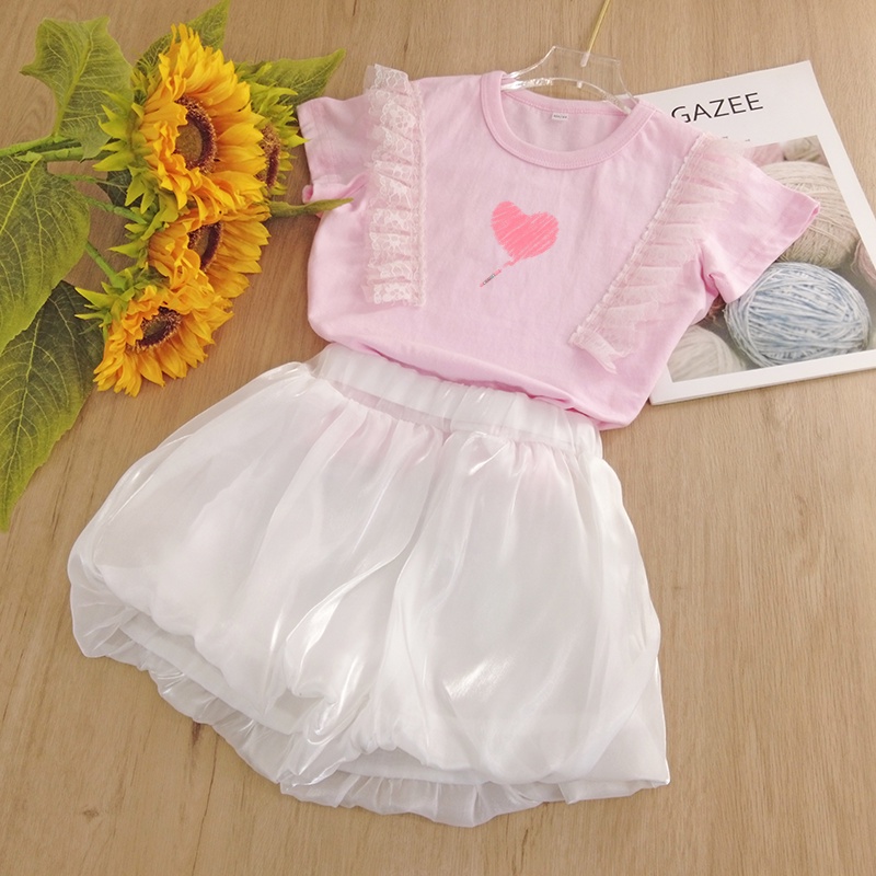 Set Đồ 2 Món Áo Thun Phối Ren Hình Trái Tim 3D + Quần Short Hoa Dành Cho Bé Gái