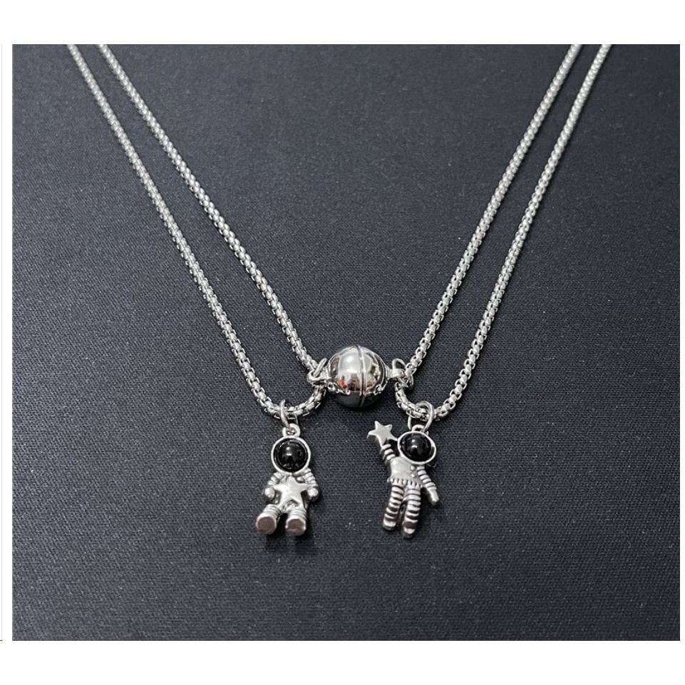 Set 2 dây chuyền/ vòng đeo tay GMAI nam châm đôi mặt hình phi hành gia trẻ trung thời trang