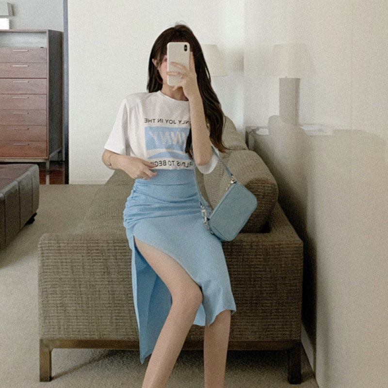 Set áo thun tay ngắn in họa tiết + chân váy dài lưng cao xẻ tà xinh xắn thời trang cho nữ