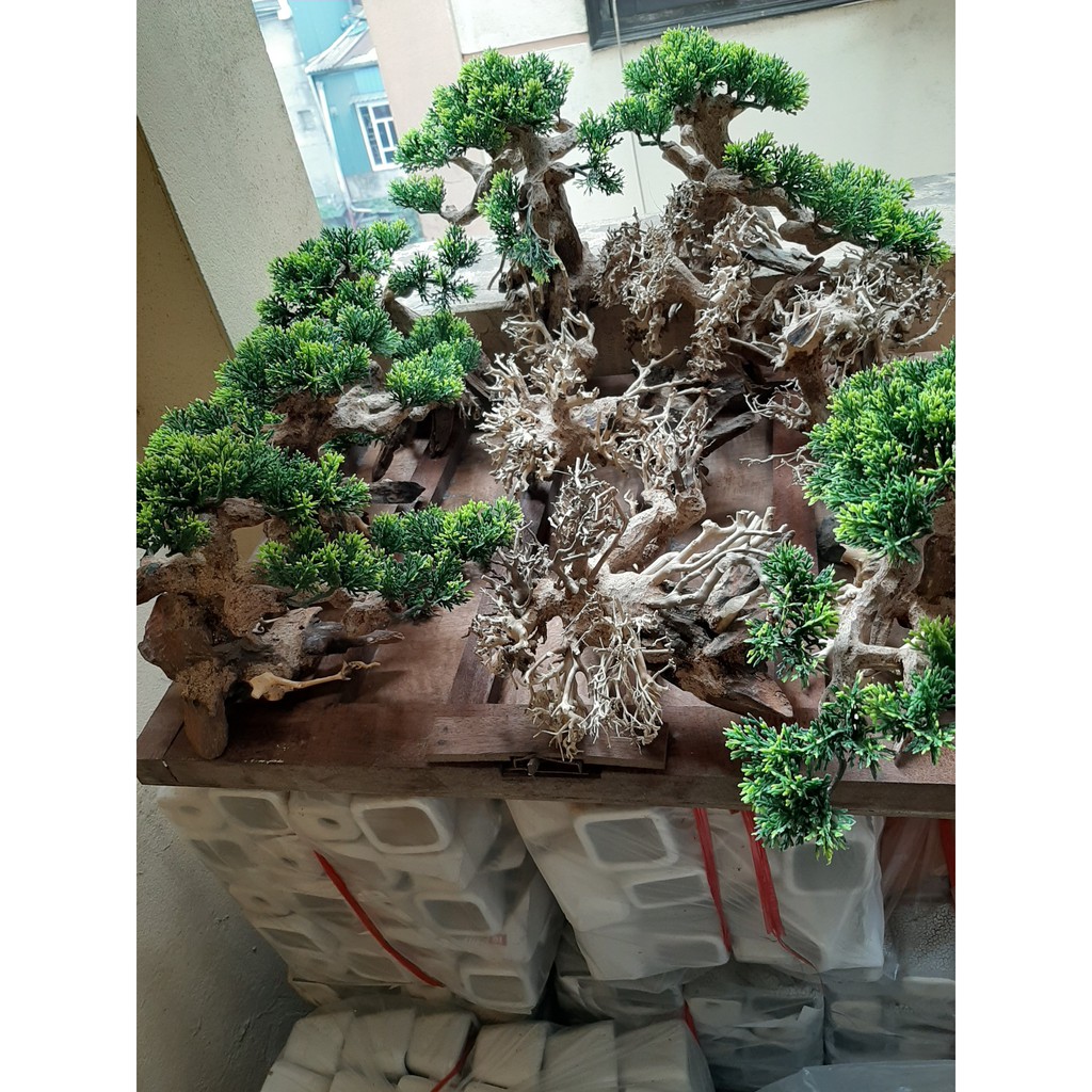 Lũa Bonsai cỡ vừa có gắn cây nhựa trang trí cho bể cá