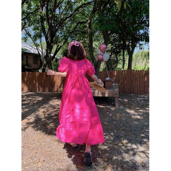 Váy maxi cổ tròn dáng dài xoè đuôi bèo tay bồng