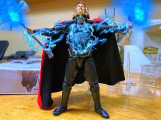 Mô hình Thor béo Endgame Marvel SHF