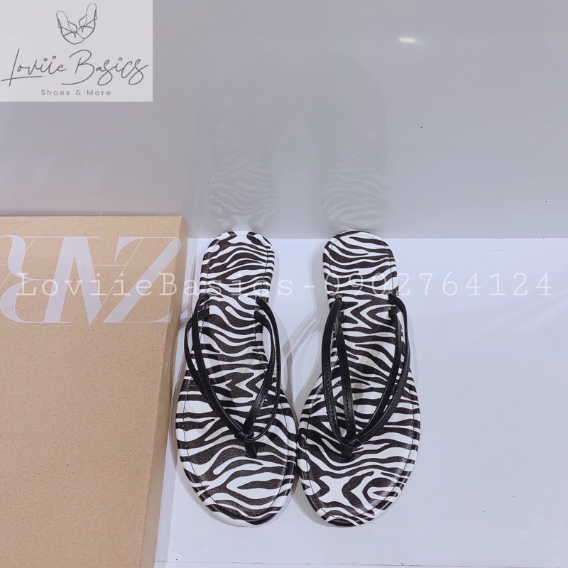 LOVIIE BASICS-DÉP NỮ THỜI TRANG ĐẾ BỆT QUAI MẢNH SỌC VẰN  - DÉP NỮ QUAI MẢNH SỌC VẰN ZEBRA ĐẾ BỆT - ĐEN - D210479