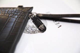 Clutch cầm tay da rắn