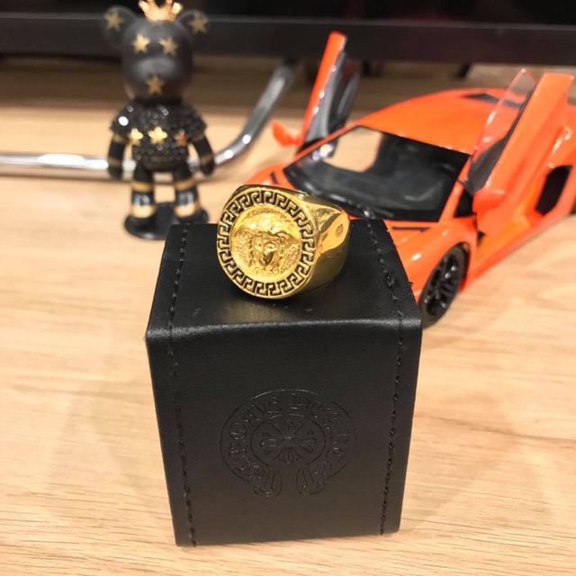 Nhẫn versace như sơn tùng nhé