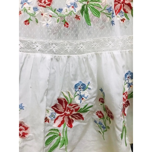 Siêu phẩm đầm thêu chất mát lạnh new 98%