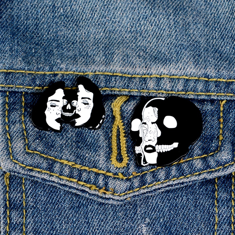 Huy Hiệu Cài Áo Hình Chữ Edgar Allan Poe Độc Đáo