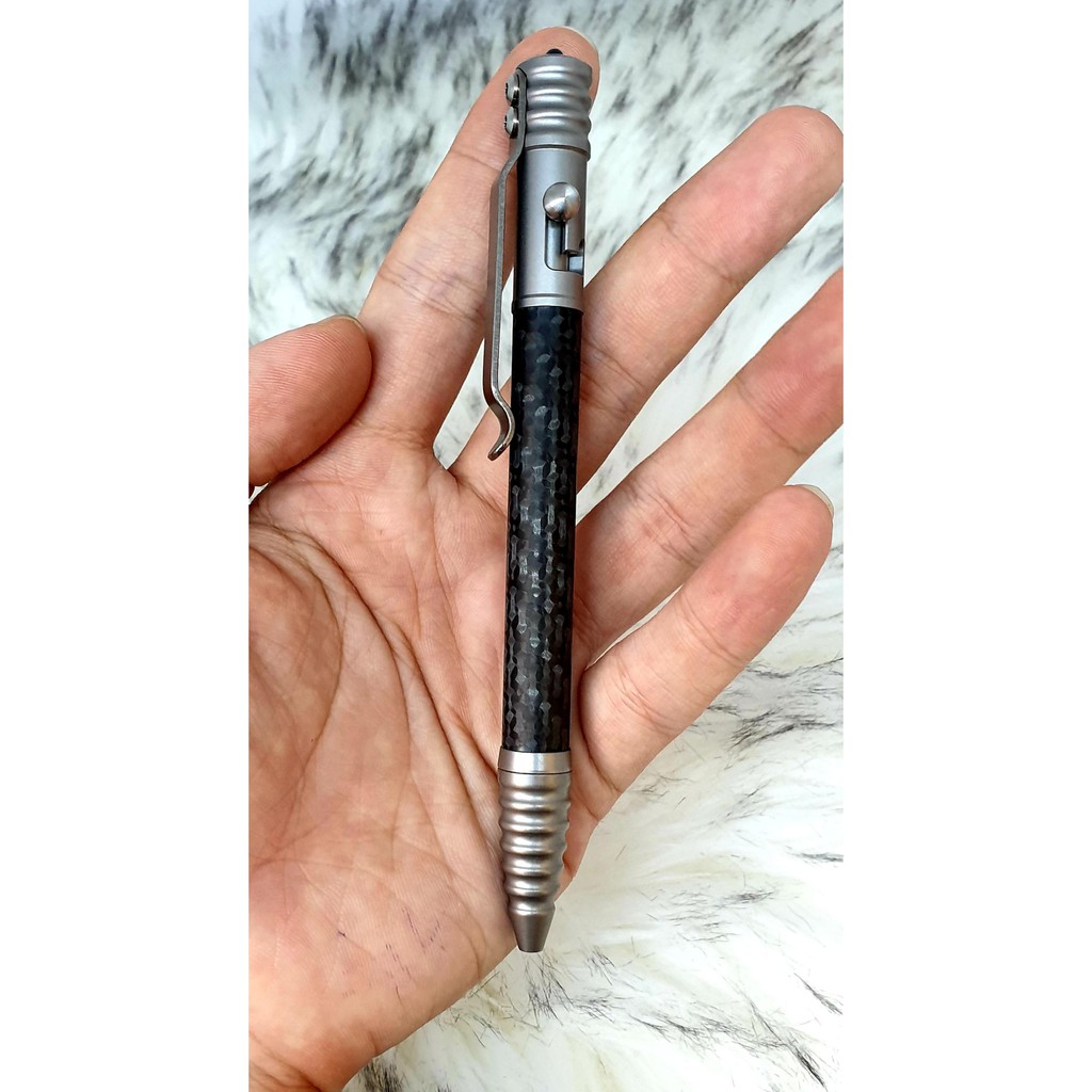 Bút Tactical Titanium - sợi Carbon của Tacray cơ chế bolt-action