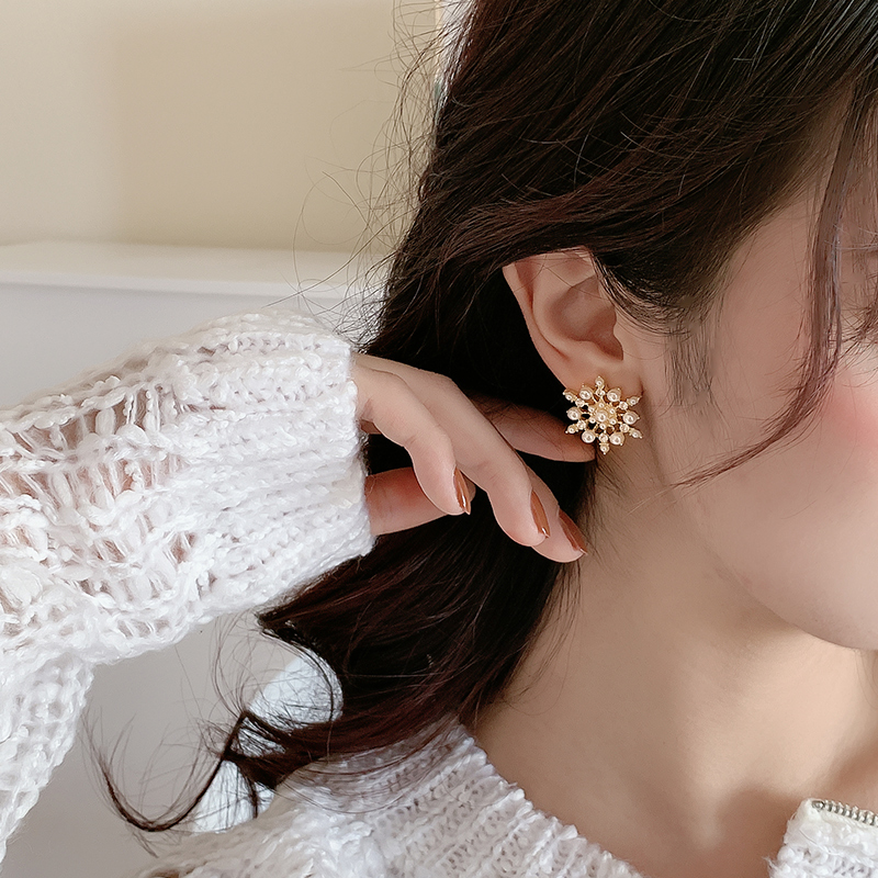 Newsnowflakepearldelicaterings