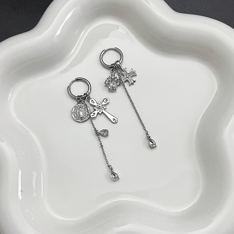 Khuyên Tai Kim Loại Tua Rua Không Đối Xứng Thiết Kế Mặt Thánh Giá Mới Phong Cách hip hop