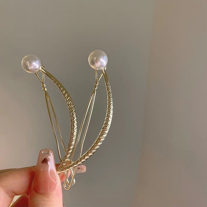 Kẹp Tóc Vàng Hình Trăng Khuyết Đính Ngọc Trai Giả Đơn Giản