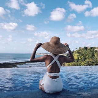 Bikini xẻ ngực chéo lưng trắng