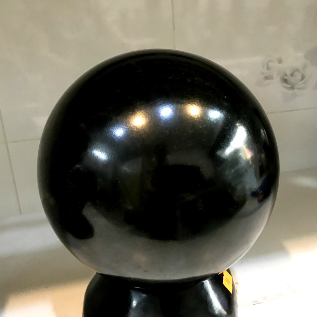 Quả cầu bi đường kính 13 cm đá tự nhiên đen bóng (đá thật) của Việt Nam cho người mạng Mộc và Thủy (nhiều size) | BigBuy360 - bigbuy360.vn