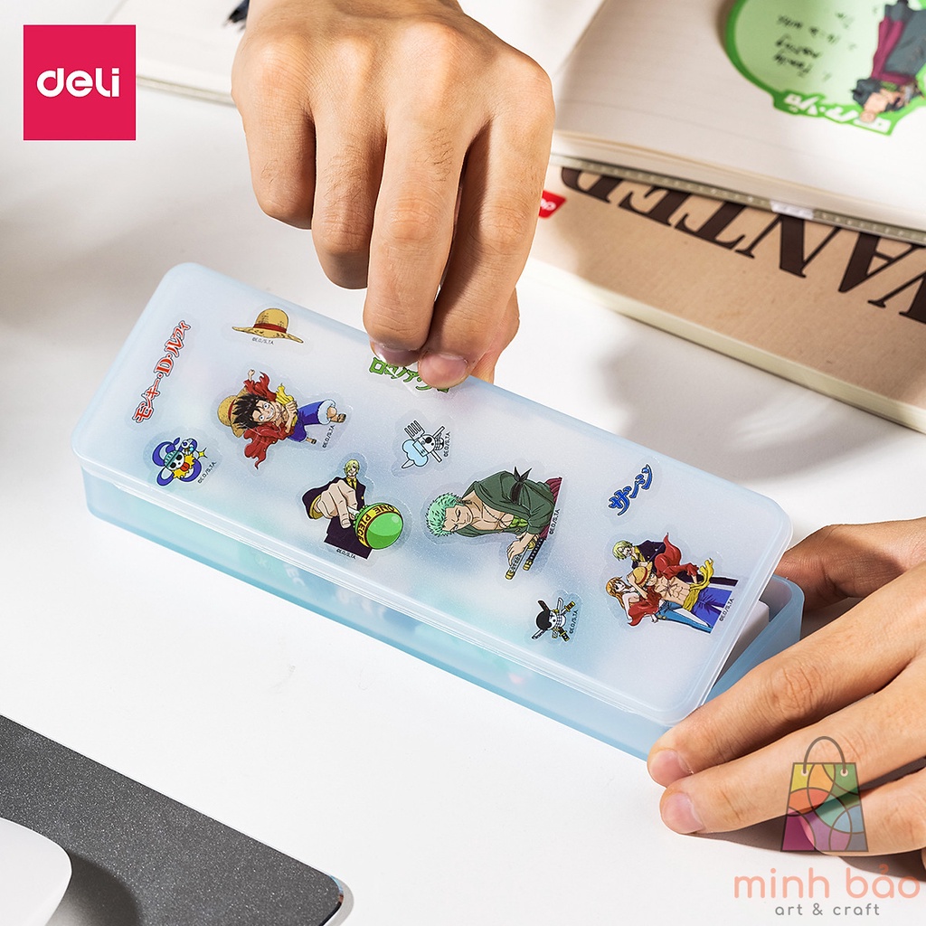 HỘP ĐỰNG BÚT ĐỒ DÙNG CÁ NHÂN DELI ONE PIECE - CHẤT LIỆU NHỰA TRONG SUỐT - MÀU NGẪU NHIÊN - KÈM STICKER - EH901