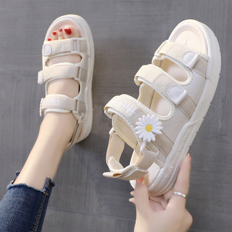 [Mã 44FASHIONSALE1 giảm 10k đơn từ 50k] (VIDEO) Sandal nữ học sinh 3 quai chữ kẻ trắng gắn cúc 1 BÔNG