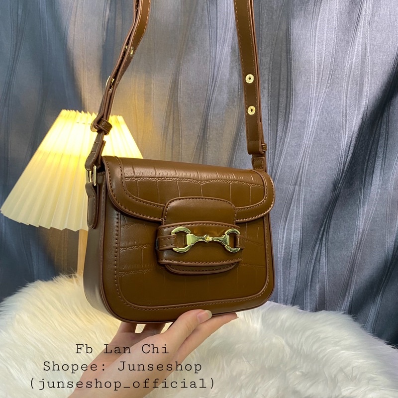 Túi Đeo Chéo Chư G Size 20cm Quai Đẹp Cúc Bấm Siêu Xinh