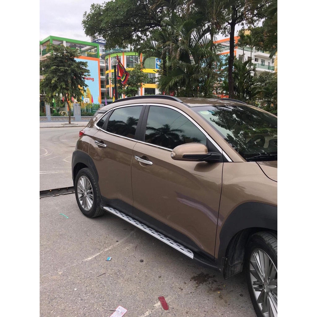 Nẹp viền inox chân và cong kính Hyundai Kona