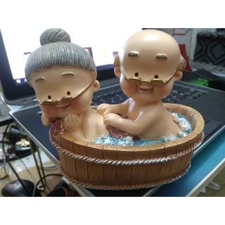 Tượng ông bà đang tắm