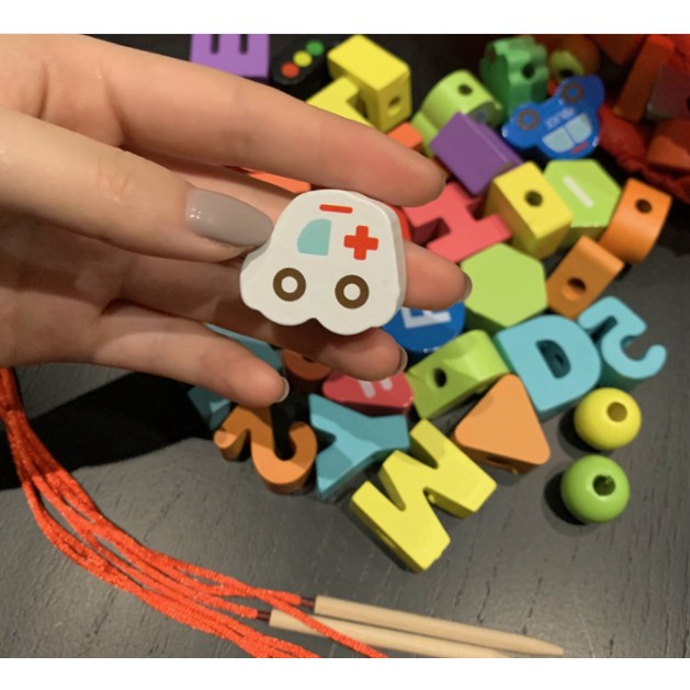 Đồ chơi xâu chuỗi chữ cái, chữ số và phương tiện giao thông bằng gỗ cho bé.