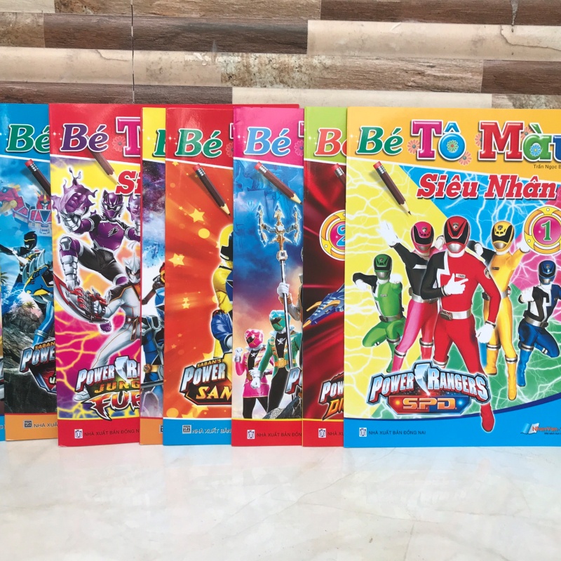Bé tô màu siêu nhân