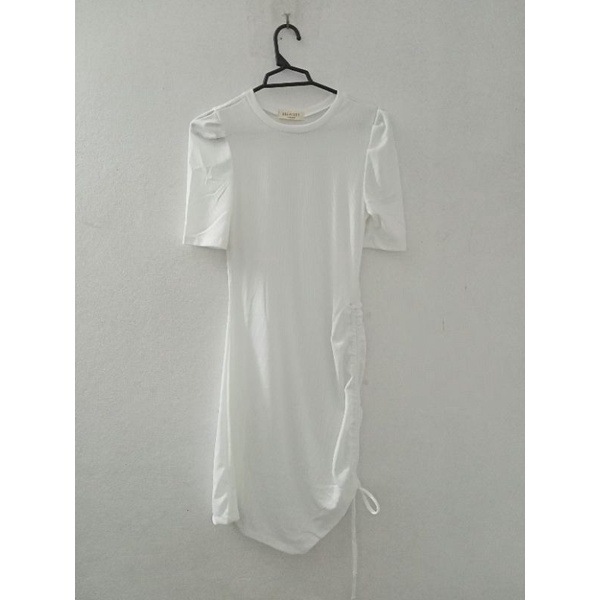 Váy liền co giãn màu trắng