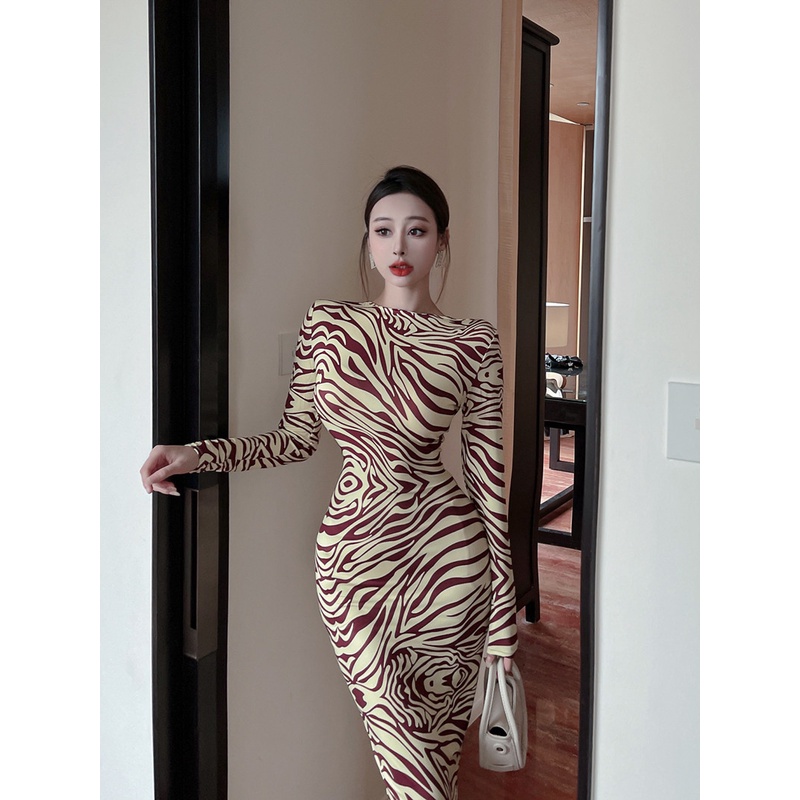 Đầm Tay Dài Dáng Ôm In Họa Tiết Khoét Ngực Thời Trang Mùa Thu 2022