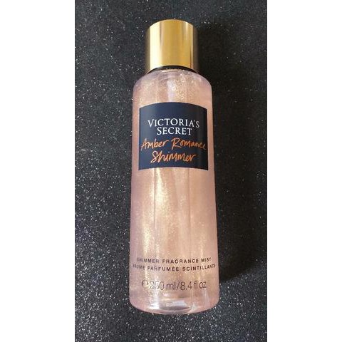 🍁BOM🍁 Mẫu thử xịt thơm Body Mist Victoria's Secret -  Amber Romace Shimmer 250ml | Thế Giới Skin Care