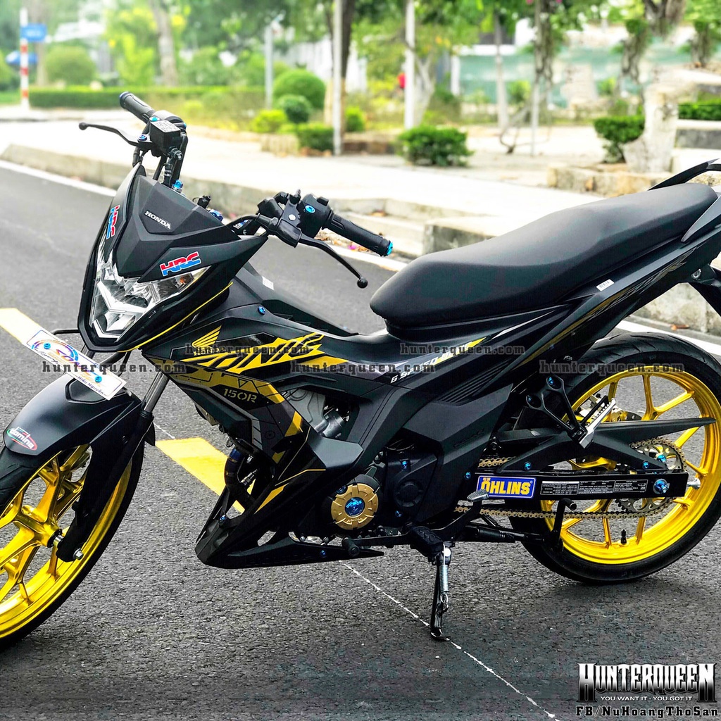 Tem rời cao cấp mẫu 2019. Dán xe Sonic 150 màu đen. Phối vàng sang trọng sành điệu. Kích thước chuẩn