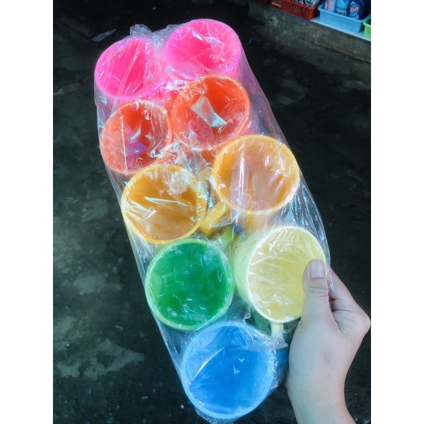 Ca Tách Nhựa Uống Nước Có Quai Nhỏ Gọn Nhiều Màu