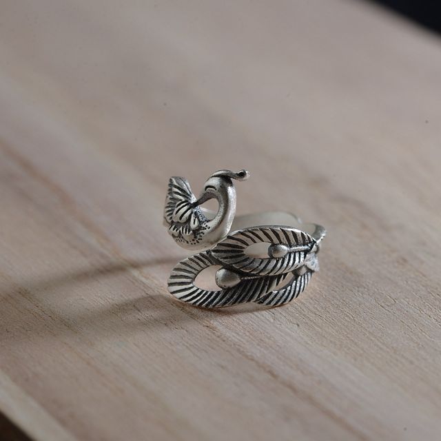 Nhẫn chim công bạc thái