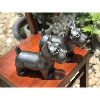 Gốm sứ trang trí hình con chó mực