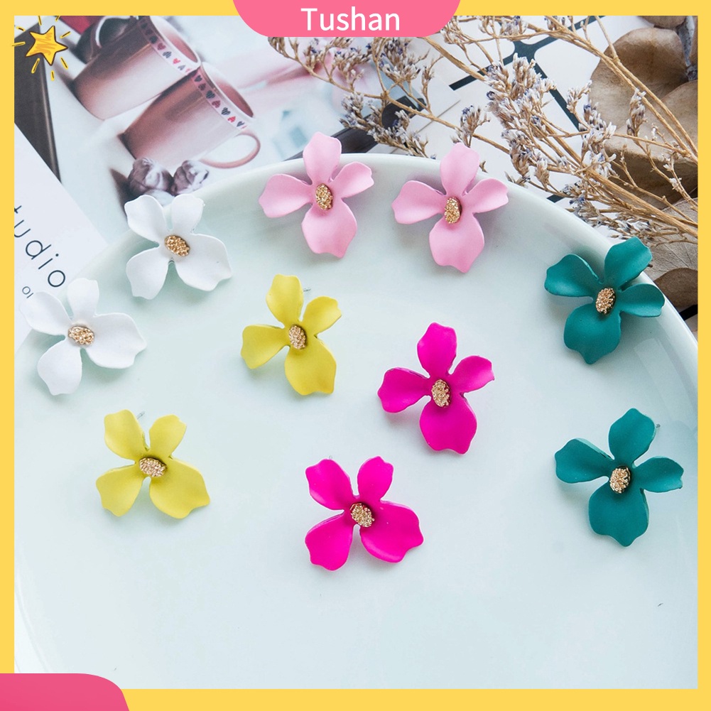 Bông tai nữ đính đá thời trang sang trọng