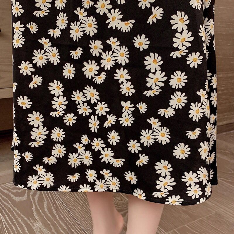 Đầm Hai Dây Dáng Chữ A Màu Đen Họa Tiết Hoa Cúc Phong Cách Pháp